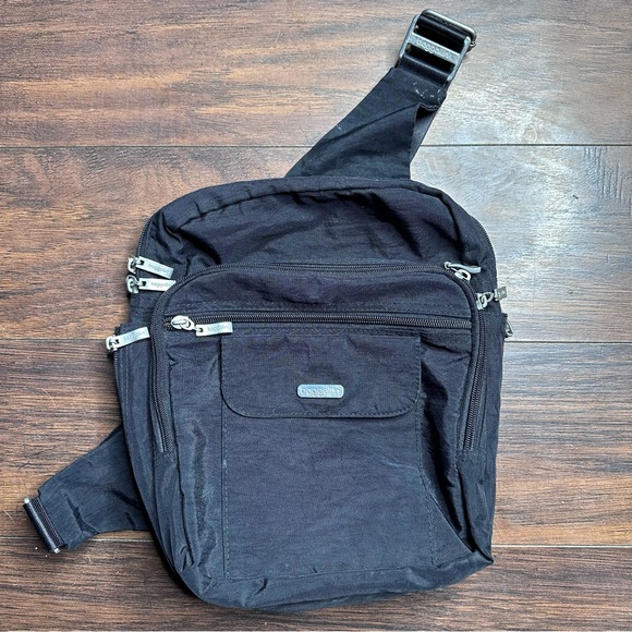 Baggallini Handbags - Baggallini Black Slingback Crossbody Chelsea Travel Bag